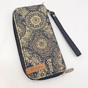 Donna Sharp Kensington Quilted Zip-Around Wallet Black Brown Tan Print Wristlet